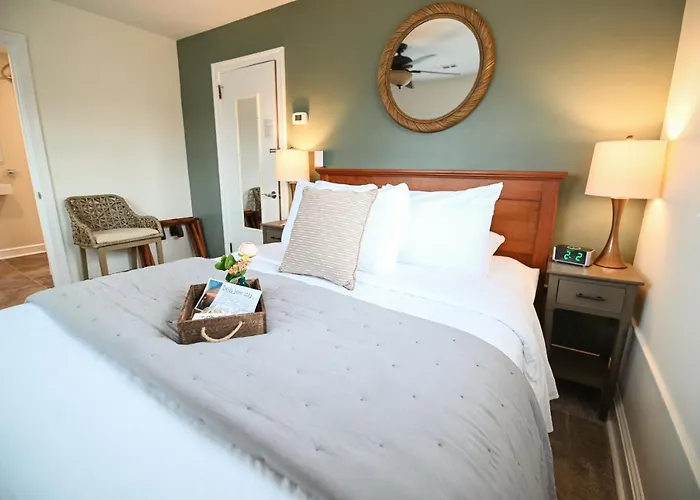 The Lakehouse Inn Geneva