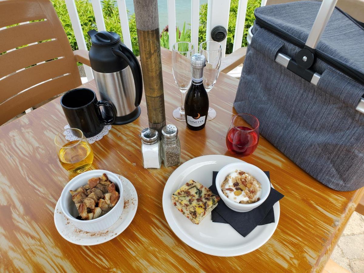 The Lakehouse 3* Geneva-on-the-Lake