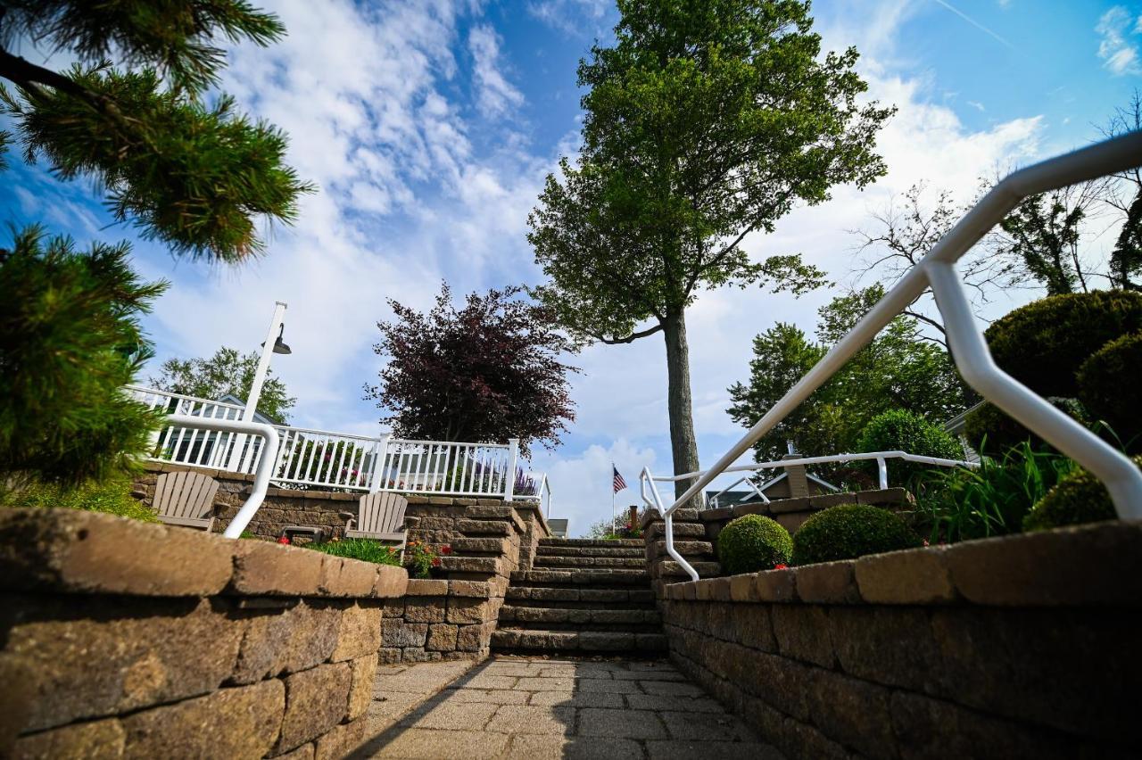 The Lakehouse Geneva-on-the-Lake
