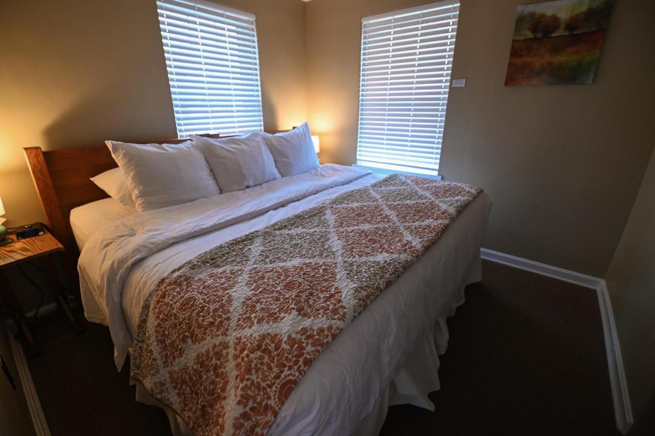 The Lakehouse Inn