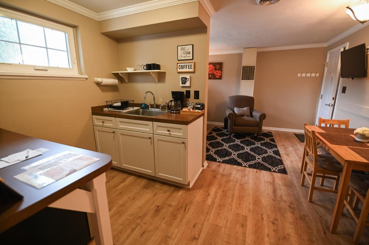 The Lakehouse Inn 3*